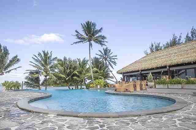 Rarotonga-accommodation-for-families-Nautilus-Resort-Infinity-Pool-Cook-Islands-best-accommodation