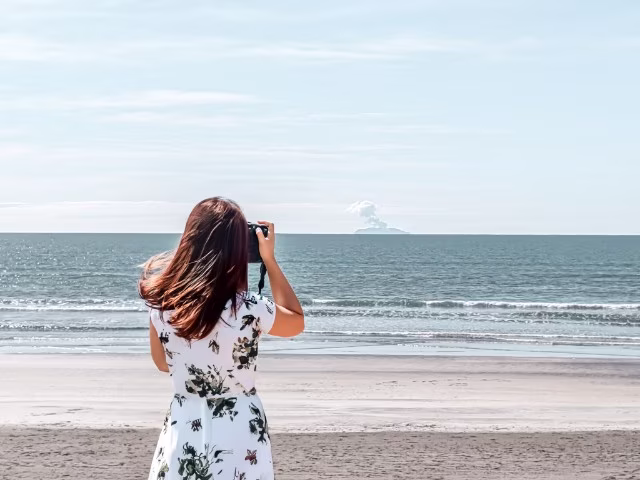 DSLR vs Camera Phone Best Smartphone Travel Photography White Island Eruption New Zealand Blog Kida