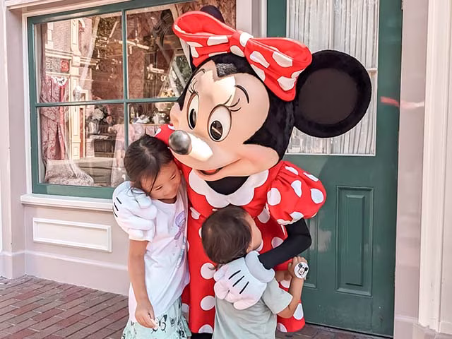 Disneyland Minnie Mouse Mickey Kids Family World Travel Blog Kida