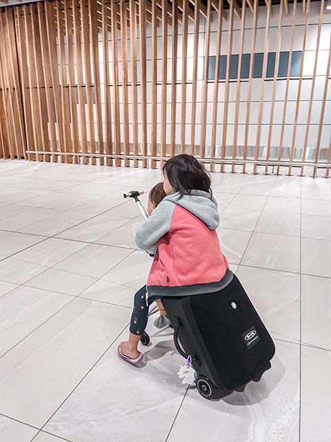 Pack-Light-Travel-Light-Minimalist-Kids-Toddler-Baby-Luggage-Ride-On-Suitcase-Lifestyle-Millennial-Mum-Blog-Kida