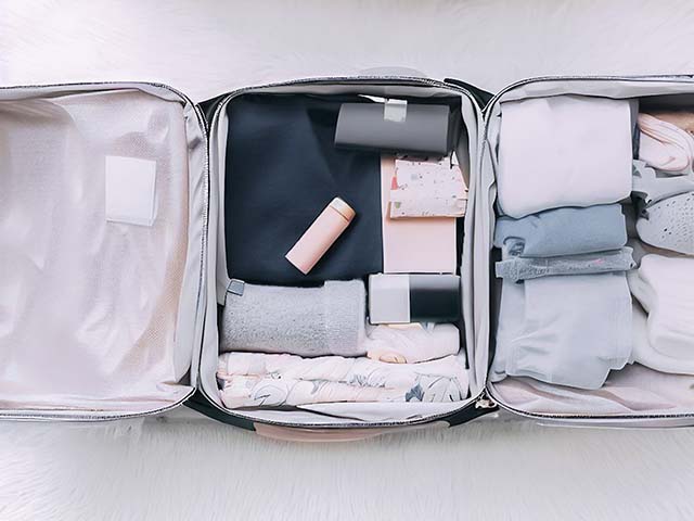 Pack-Light-Travel-Light-Minimalist-Packing-Tips-Backpack-Bag-Lifestyle-Blog-Kida
