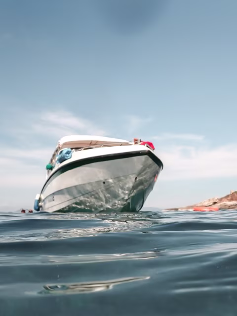 Last minute hotel booking boat holiday home