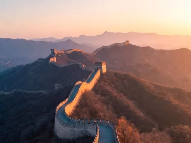 great wall of china at dawn